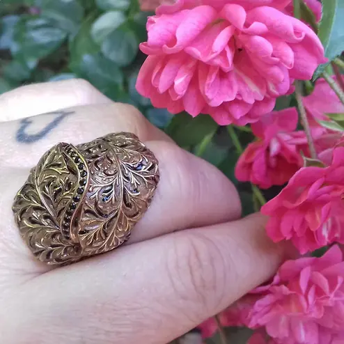 Gothic Glimpse Ring